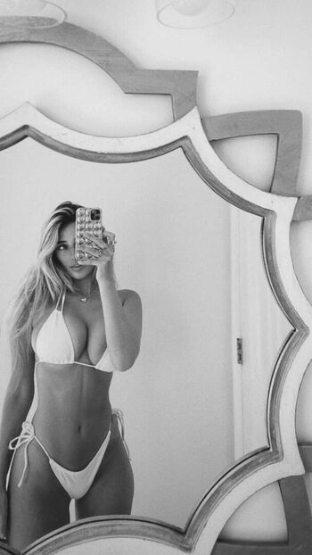 hadelinemope / Maddie Hope