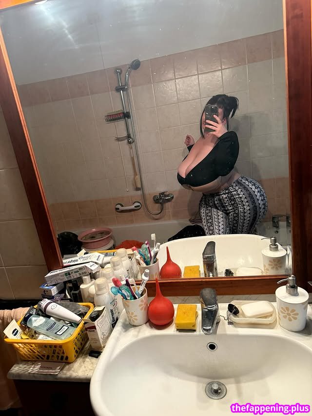 Mxmmytina / Vvalentinabonetalli Nude OnlyFans Photo #196